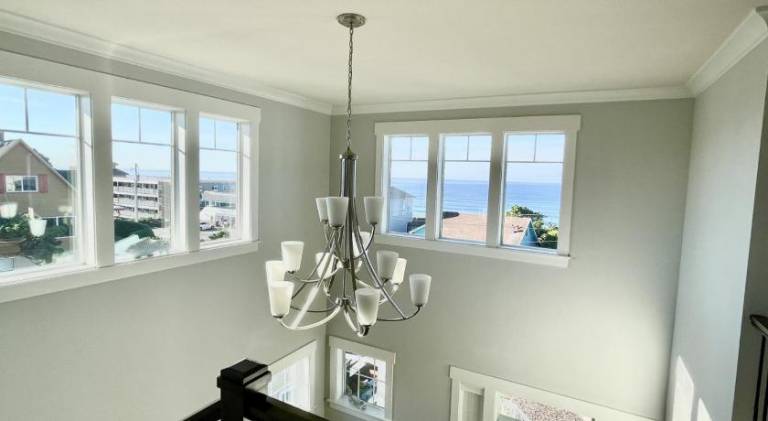 Nice house with hot tub | Close to the beach | Perfect for remote work | Dogs allowed in Lincoln City, OR