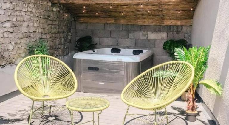 Vacation home with hot tub | Pets are welcome — photo 3