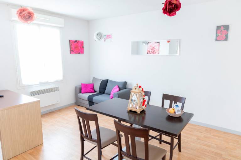 Holiday apartment with terrace, yard & pool | Pets allowed — photo 3