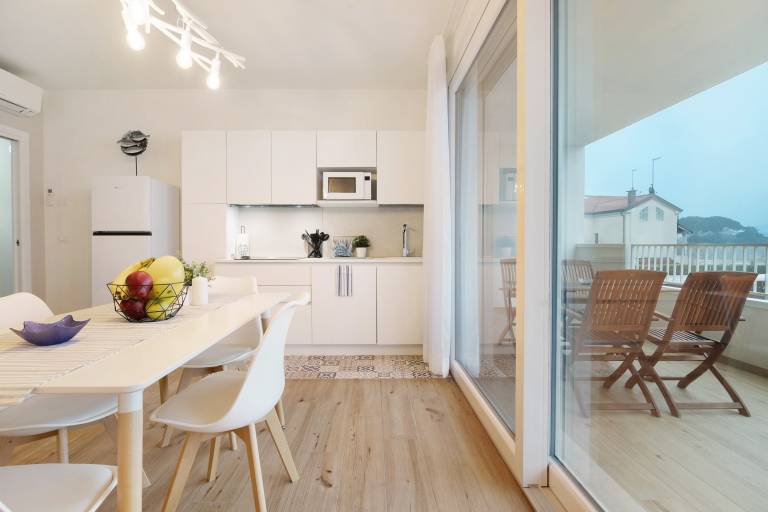 Apartment 'Deluxe 4' with Private Terrace, Wi-Fi and Air Conditioning — photo 4