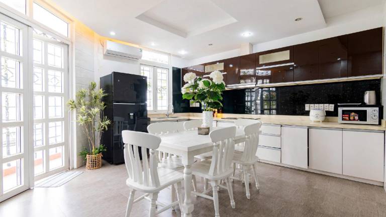 Pleasant vacation home with BBQ | Close to Phạm Ngũ Lão Street | Suitable for remote work | Dogs allowed — photo 4