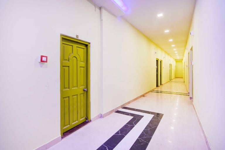 Hotel O Kolkata Padmapukur Lake
