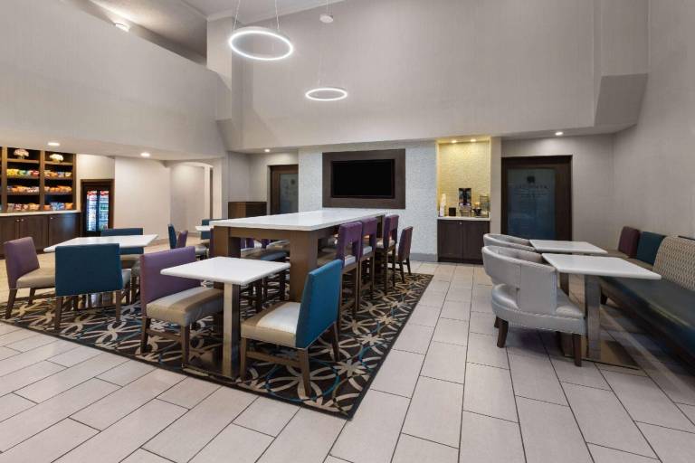 La Quinta Inn & Suites by Wyndham North Orem — photo 4