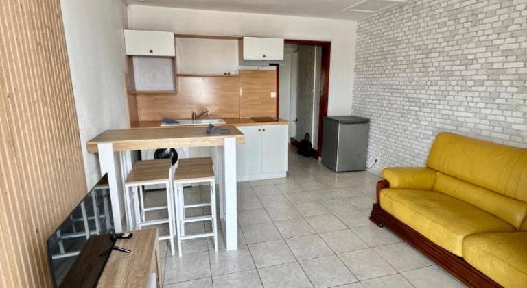 Holiday apartment with 1 room for 2 persons in Istres