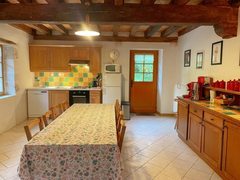 Charming Restored Farmhouse: Spacious, Family-Friendly, Near Loire Castles, All-Inclusive Amenities — photo 3