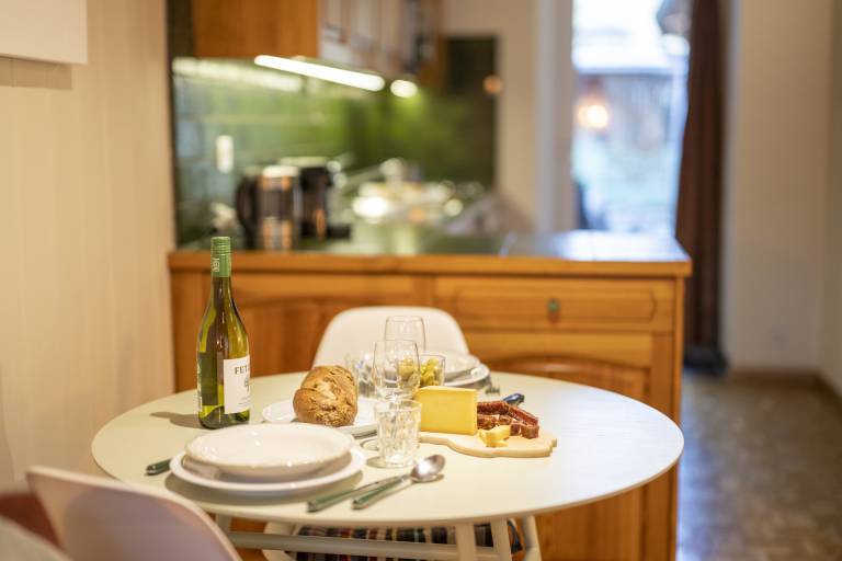 CHASINA ROSA: GEMÜTLICHE 1.5 ZIMMER FERIENWOHNUNG DIREKT BEIM ENGADIN BAD SCUOL — photo 4