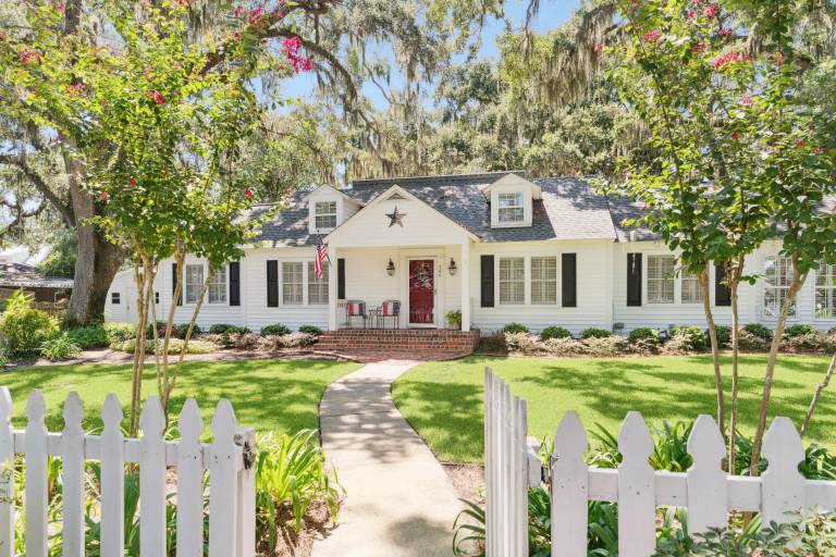 Sugar Magnolia - 400 Magnolia Ave — photo 2
