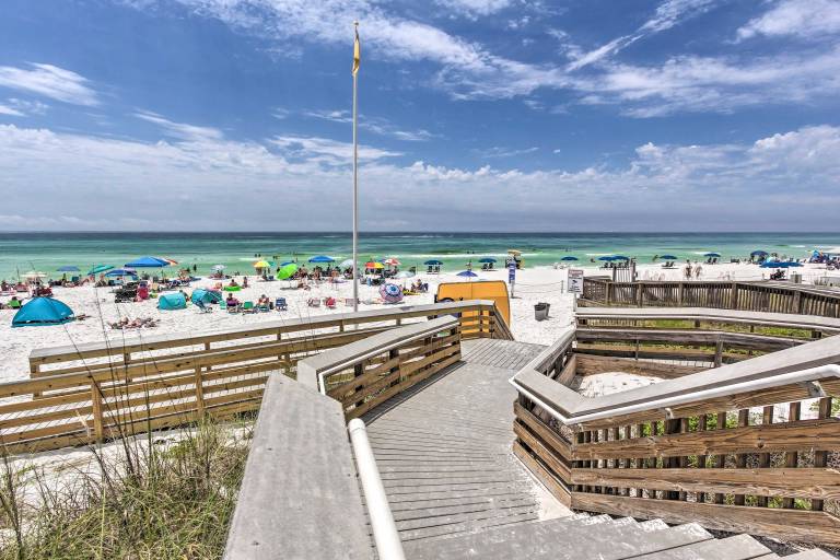 Winter Getaway: Destin Condo by Golf & Dining — photo 3