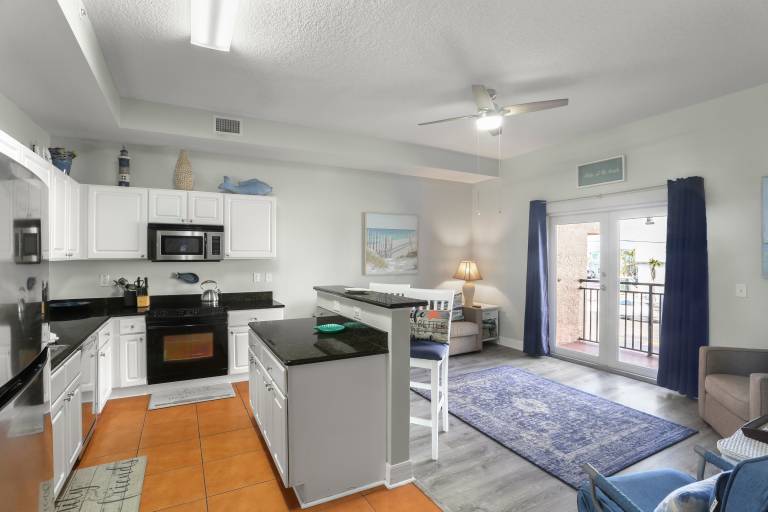 Children-friendly charming condo with hot tub & heated pool | Close to the beach | Dogs allowed — photo 2