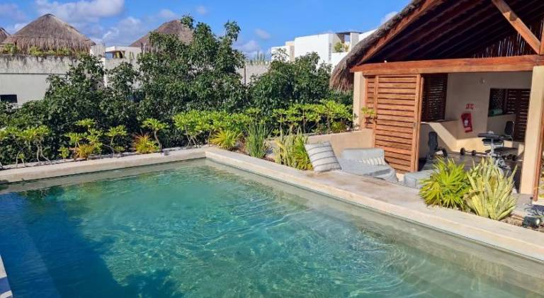 Apartment with pool & hot tub — photo 3