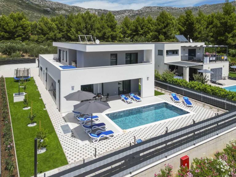 Villa with terrace, garden & barbecue | City view in Dubrovnik
