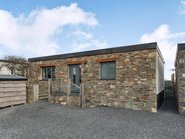 Cottage with jacuzzi & garden | River view — photo 2