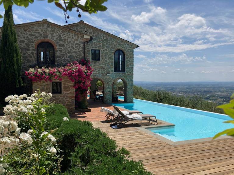 Lovely villa with terrace, private pool & jacuzzi | Pets allowed — photo 5