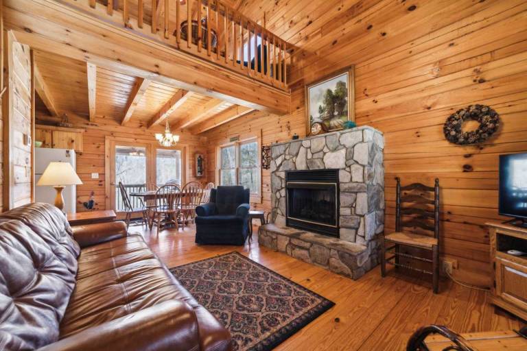 Beautiful Log Cabin In the Lake Lure close to Mirror Lake WiFi — photo 5