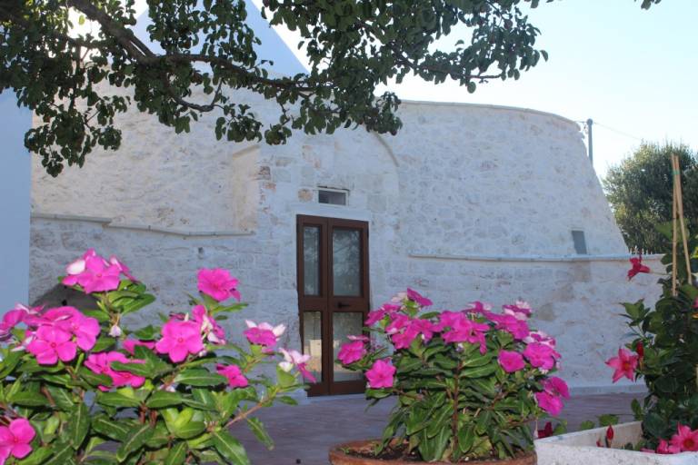 Children-friendly rental with garden, private pool & barbeque | City view | Pets are welcome — photo 5