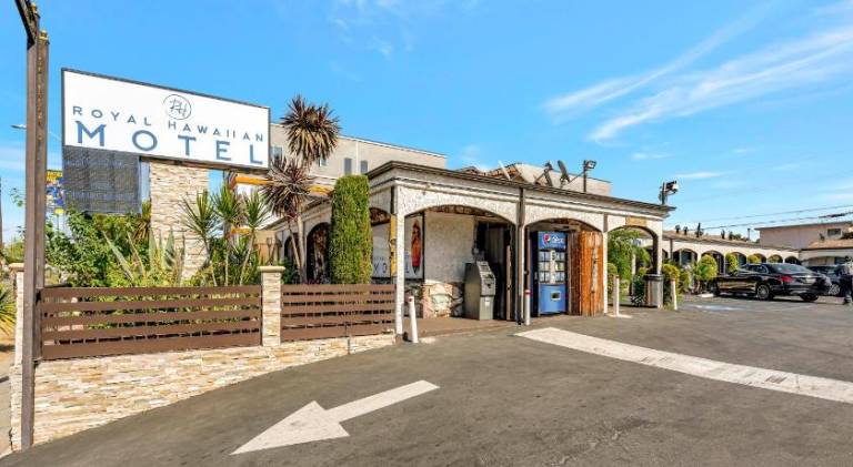 Royal Hawaiian Inn - Mid City, Los Angeles — photo 4