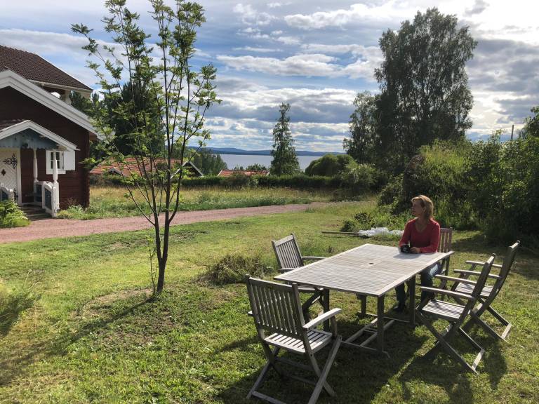 Vacation home with sauna, grill & yard — photo 2