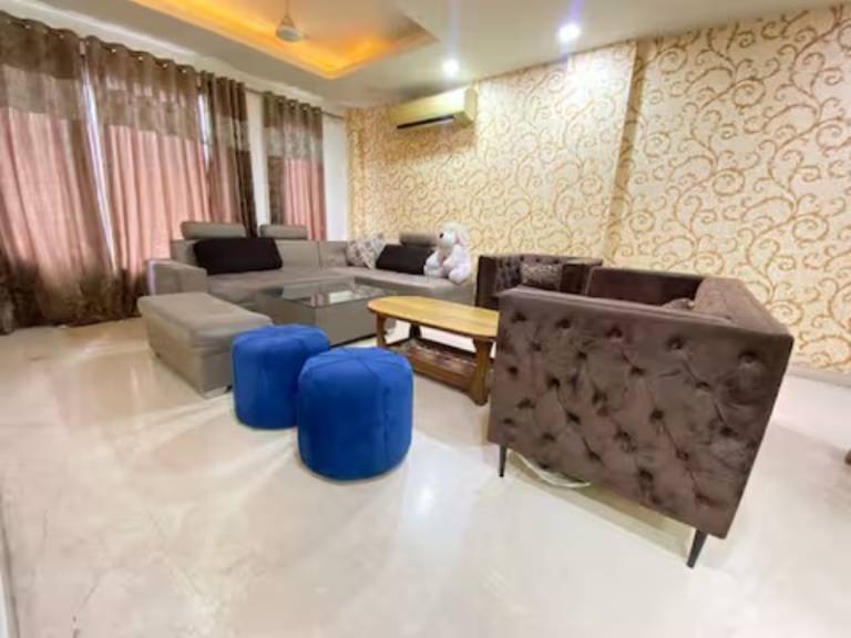 Apartment Sainik Farm