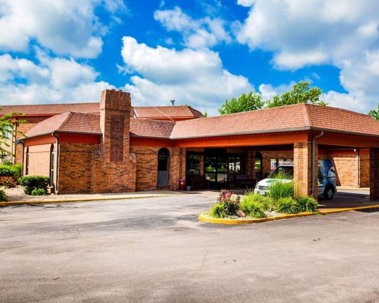 Suburban Studios Kansas City Airport North in Platte City, MO
