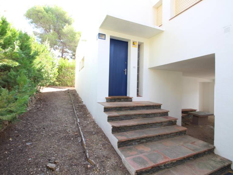 House with garden — photo 2