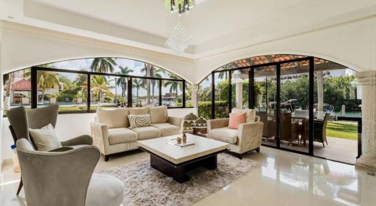 350 m&sup2; Villa