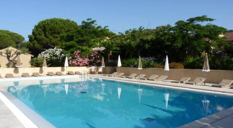Wonderful holiday apartment with patio, garden & pool | Pets allowed — photo 2