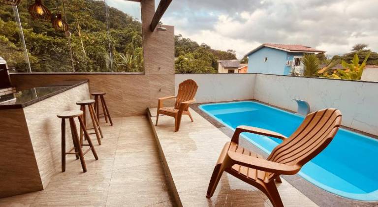 Vacation home with pool — photo 3