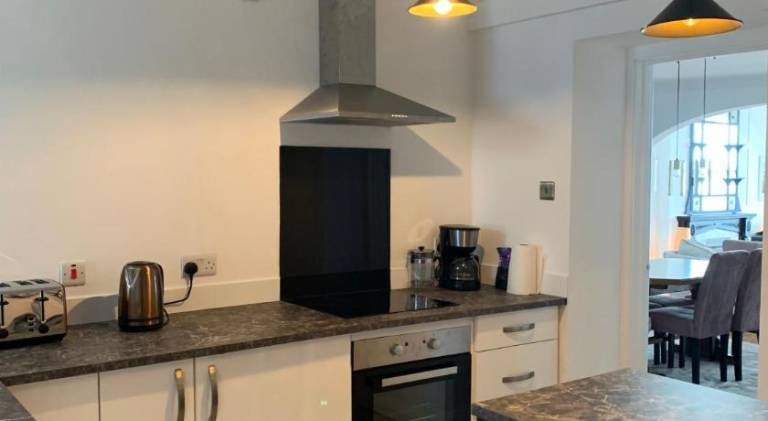Stunning 3 bed seafront mansion building sleeps 6 adults or 8 with kids — photo 5