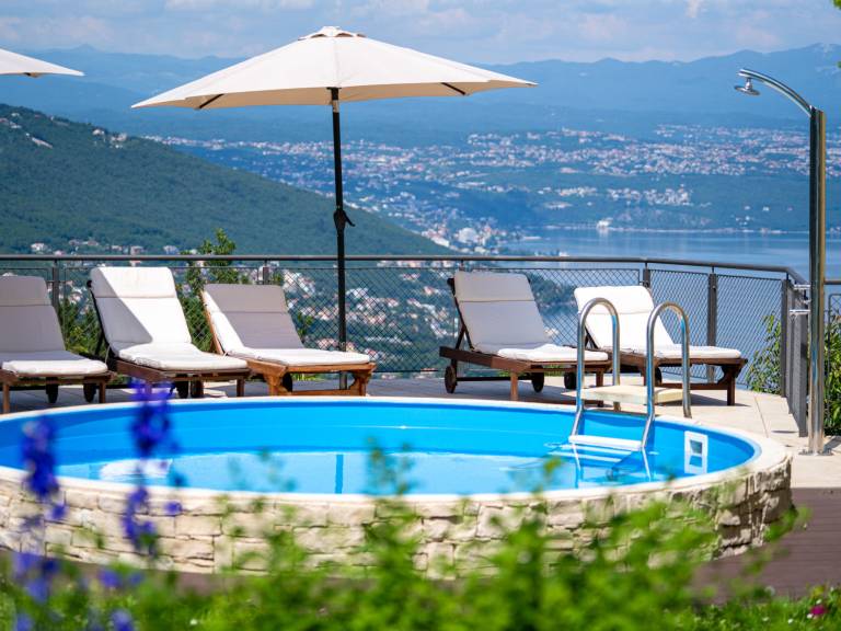 Holiday apartment with yard, pool & barbeque | Nature view — photo 2