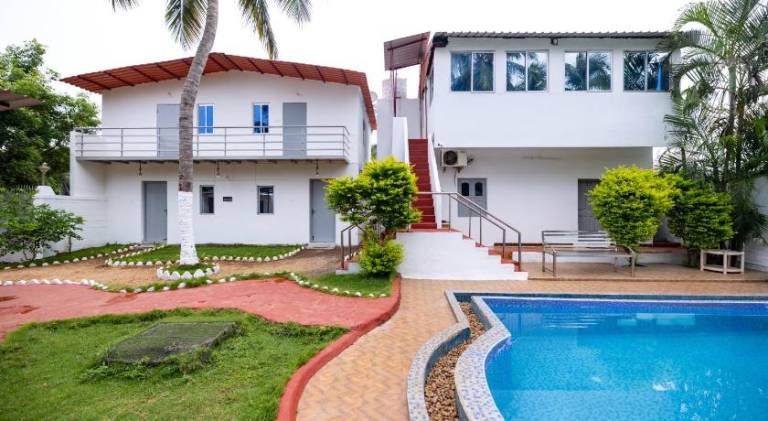 Sri Sai Holiday Inn