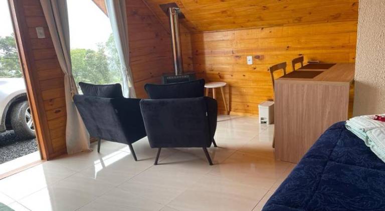 Pleasant lodge with yard & hot tub | Perfect for remote work | Dogs allowed — photo 2