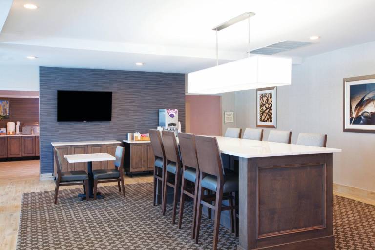 La Quinta Inn & Suites by Wyndham Williamsburg Historic Area — photo 4