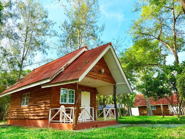 The Golden View Resort Suan Phueng in Suan Phueng
