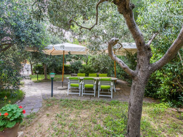 Fully equipped vacation home with yard, barbeque & terrace | Close to the beach | Pets allowed — photo 2