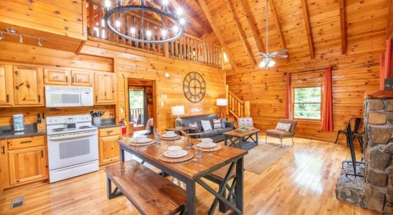 Vacation home with hot tub — photo 3