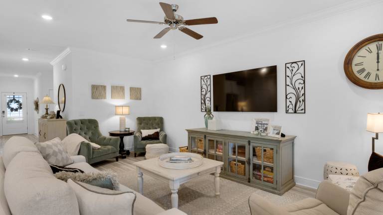 4Br/2Ba, Slps 8, community pool, Close to beach access Free Dolphin Cruise! — photo 3