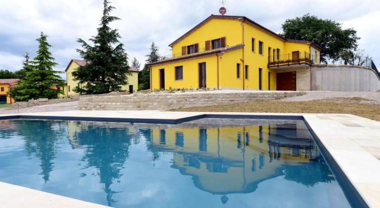 Farm with garden, terrace & barbeque | Pets are welcome in Fabriano