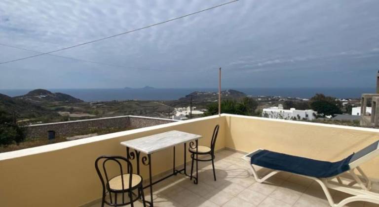 Wonderful apartment with patio | Pets are welcome in Santorini