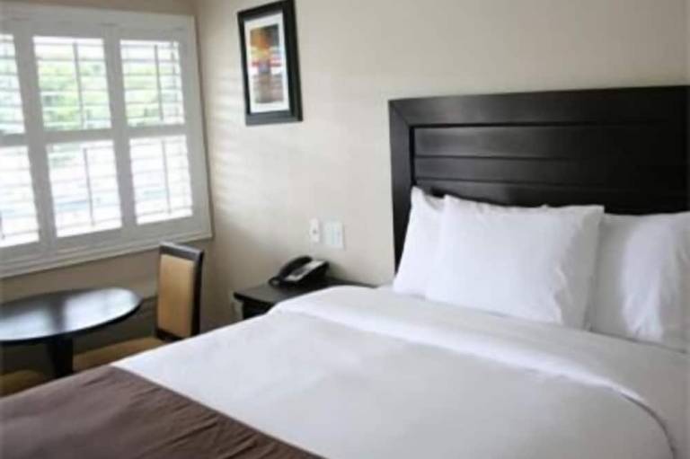 Raincross Hotel