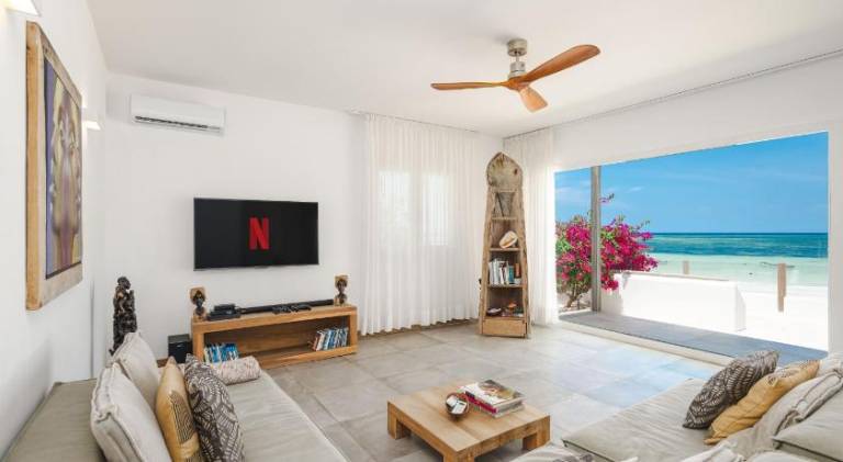 Private Beachfront Suite Apartment " Moja " — photo 2