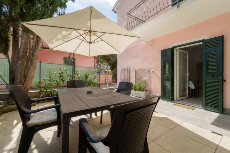 Holiday apartment with terrace & garden — photo 4