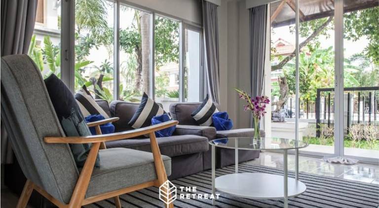 Holiday apartment with private pool, terrace & garden — photo 3