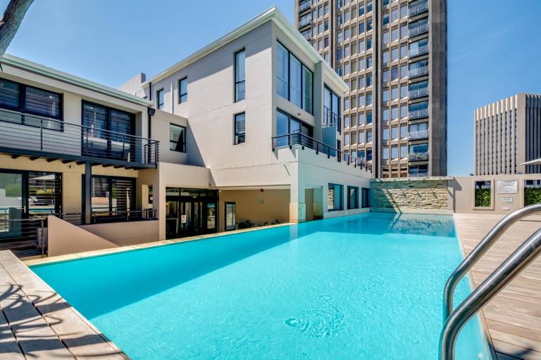 Holiday apartment with pool, barbeque & terrace | Next to Bo-Kaap | Suitable for remote work — photo 3