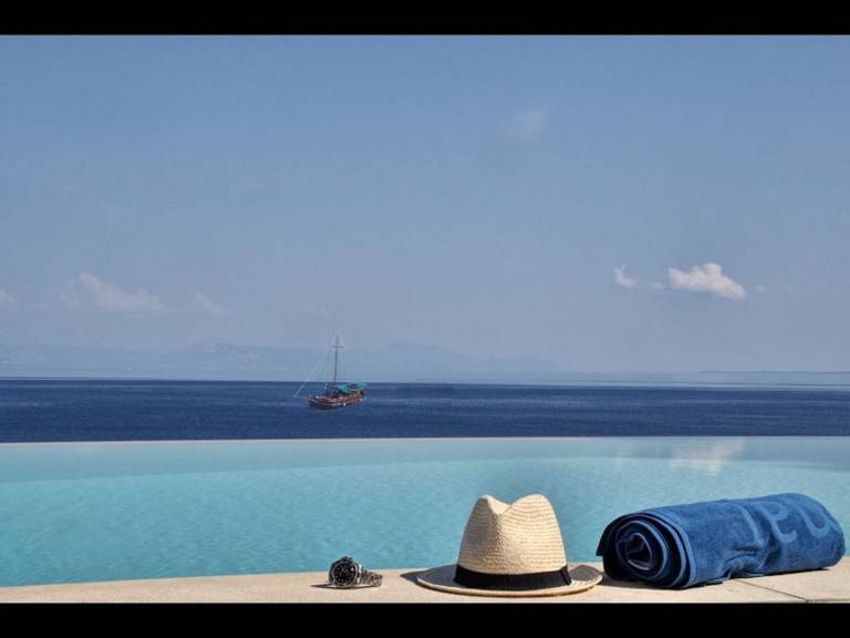 Villa with private pool, yard & patio | Garden view — photo 4