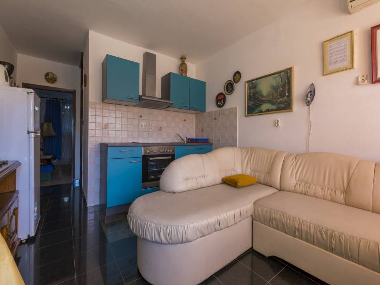 Apartment with garden, terrace & barbeque | Garden view | Beach nearby | Pets are welcome — photo 2