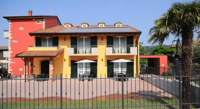 Farm with patio & yard | Dogs allowed in Affi