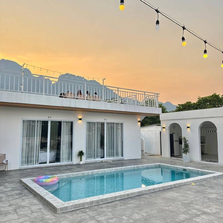 The sunset pool villa vangvieng in Vang