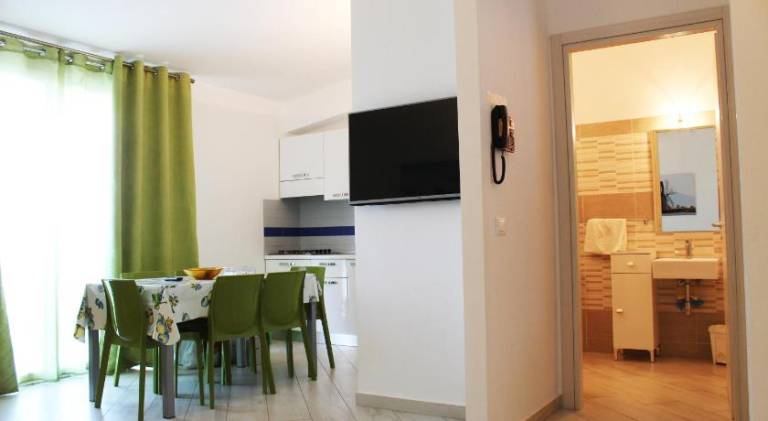 Holiday apartment with hot tub & pool | Pets allowed — photo 4