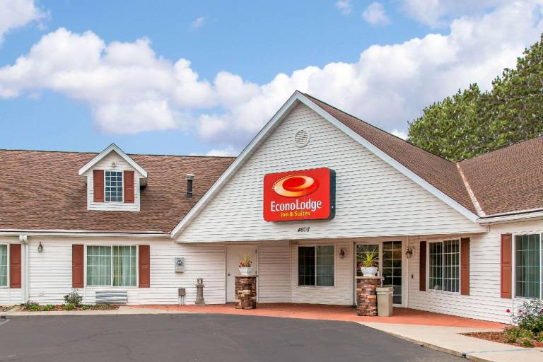 Econo Lodge Inn & Suites in Eau Claire, WI