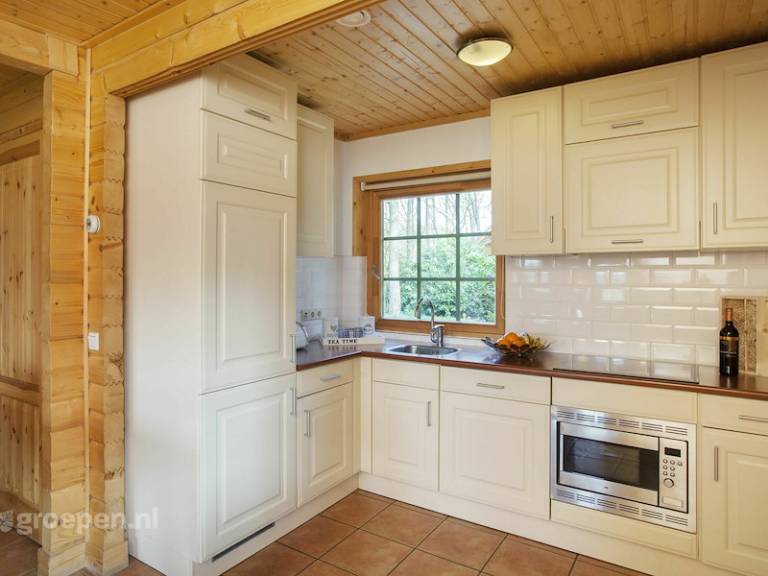 Fully equipped lovely bungalow with yard, patio & sauna | Pet-friendly — photo 2